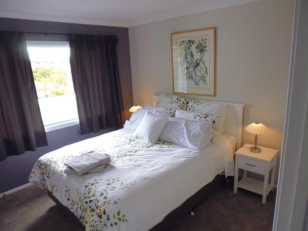 The Voyager Hotel Whangaparaoa Room photo